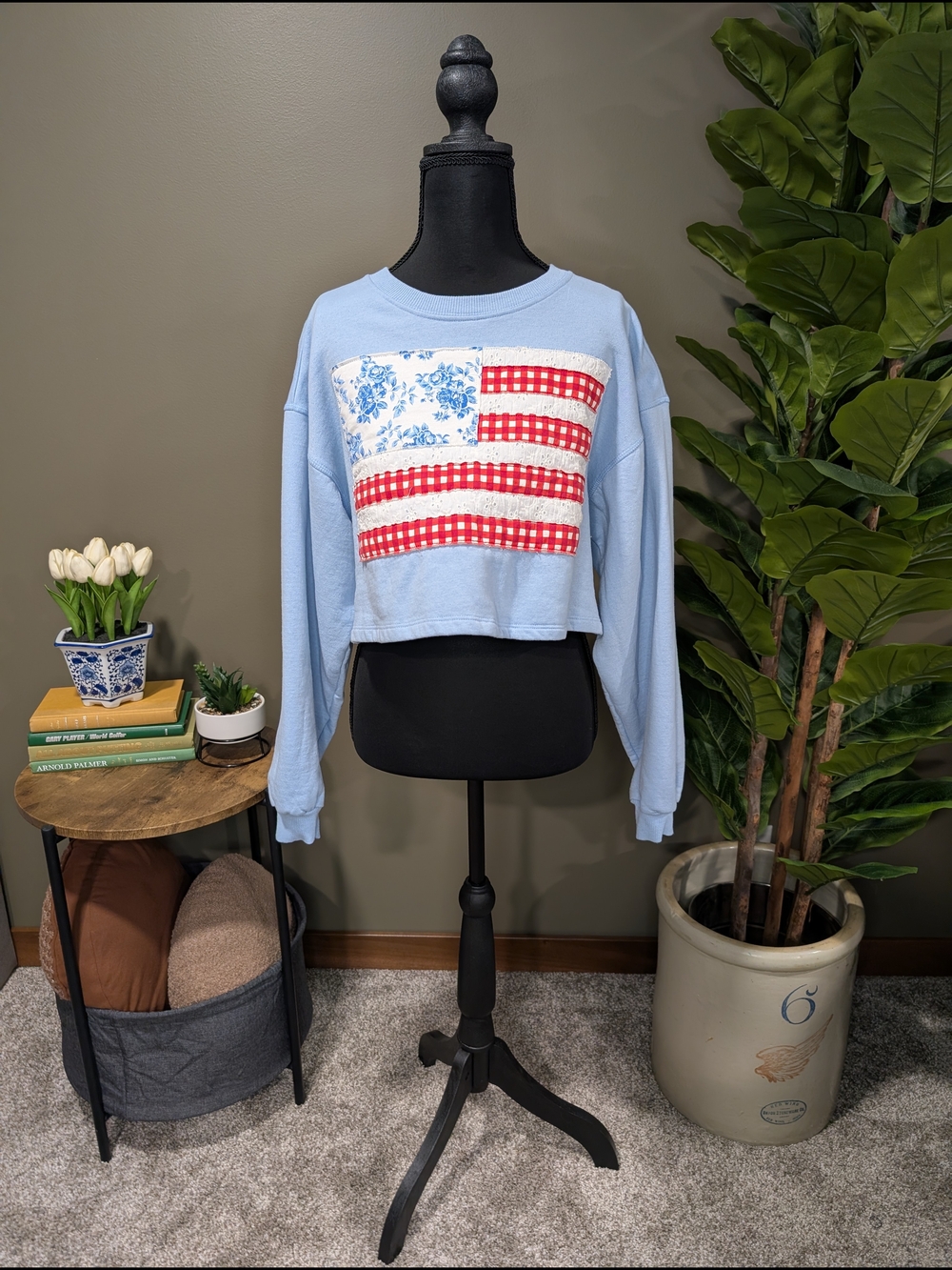 Patriotic American Quilted Flag Light Blue Cropped Sweatshirt